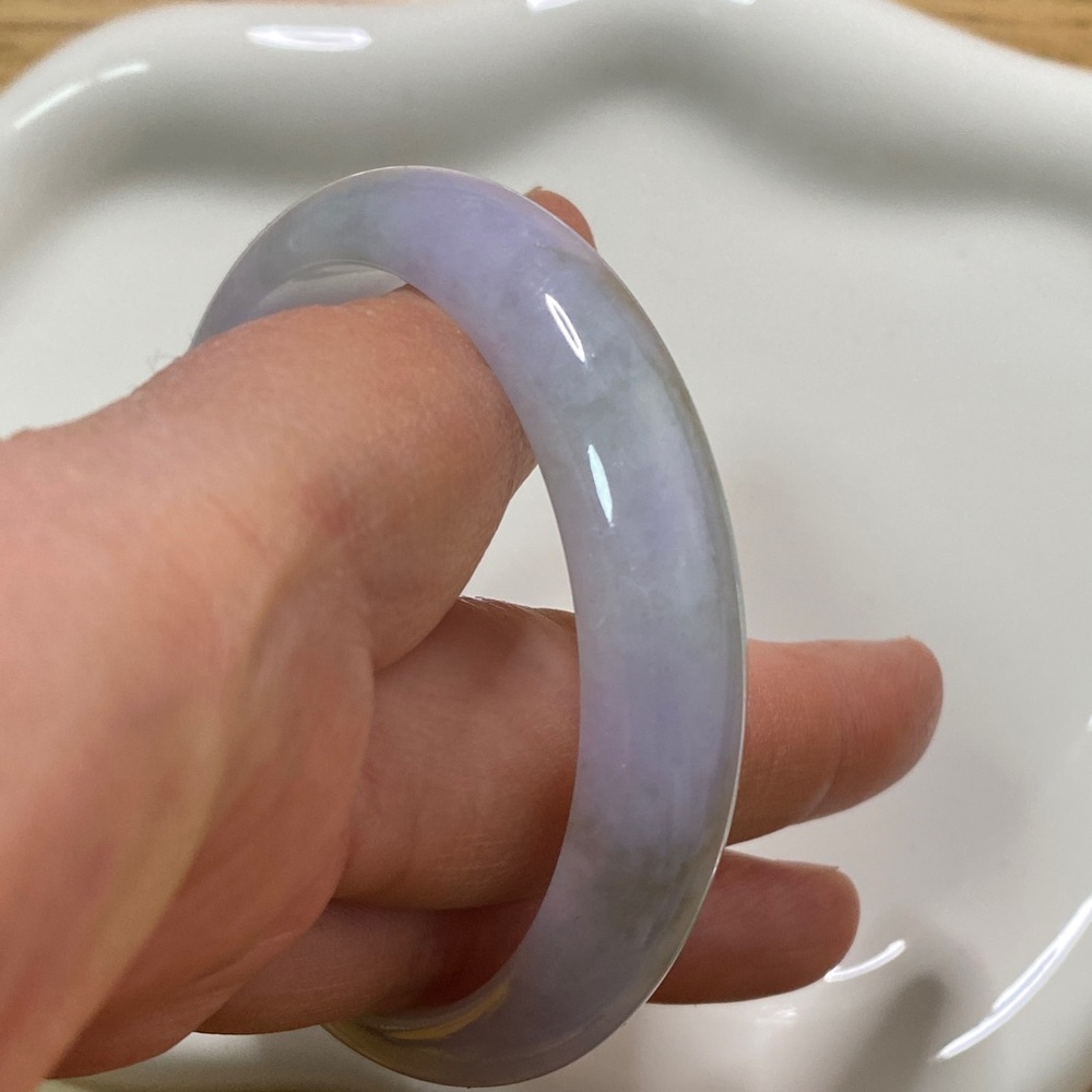 Lavender Jade‑Style Bangle | Polished Purple Stone Bracelet | Elegant Gemstone - Picture 10 of 16